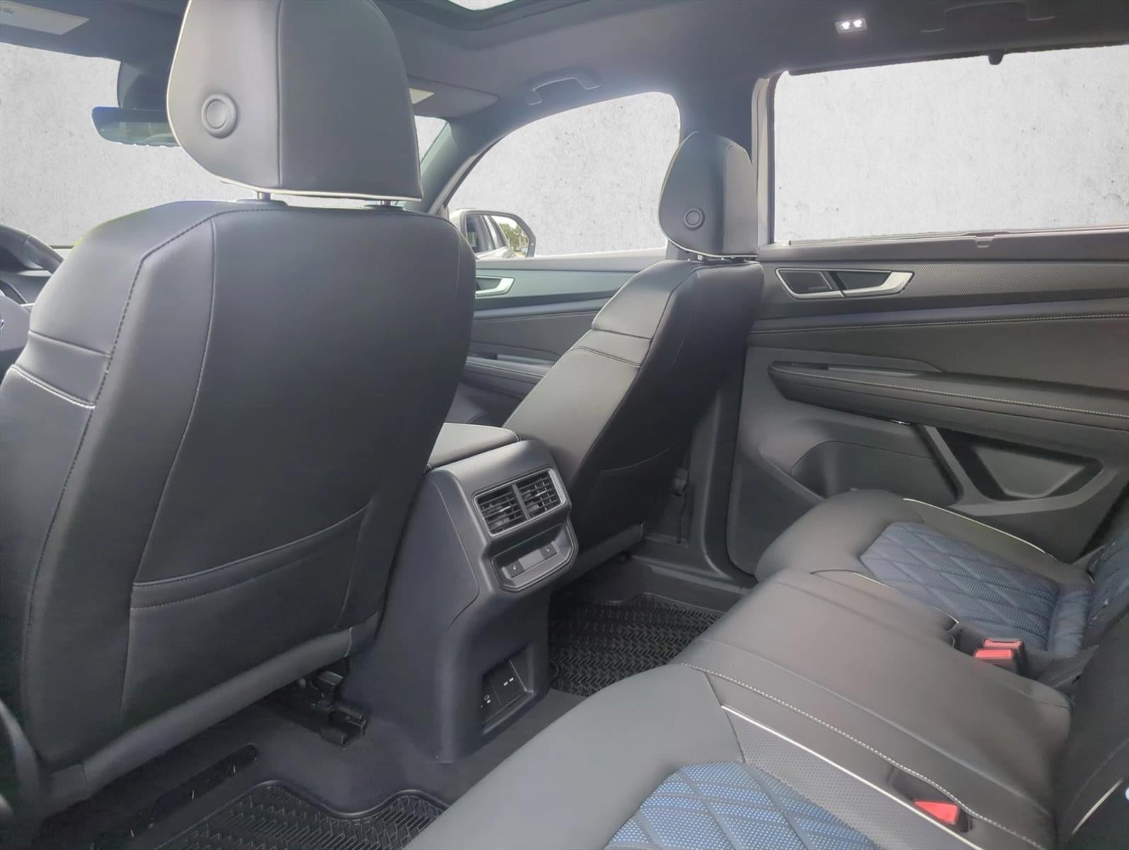 2025 Volkswagen Atlas Cross Sport 2.0T SEL Premium R-Line 4MOTION