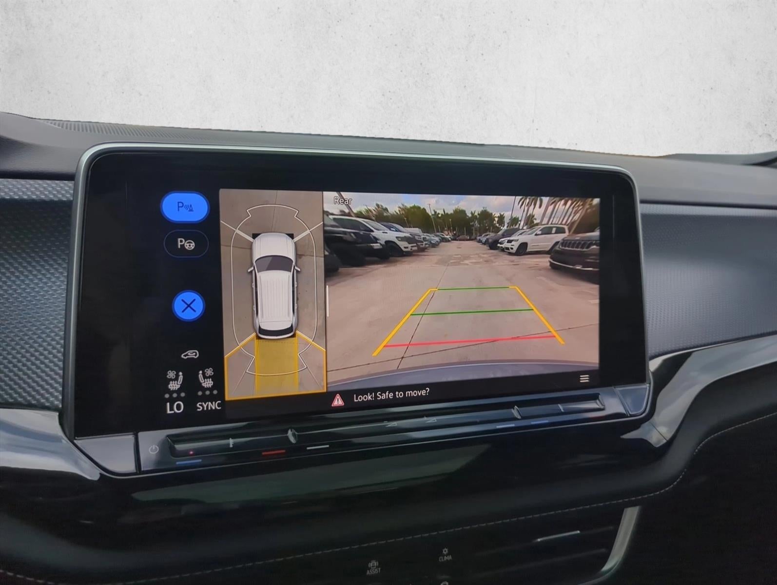 2025 Volkswagen Atlas Cross Sport 2.0T SEL Premium R-Line 4MOTION