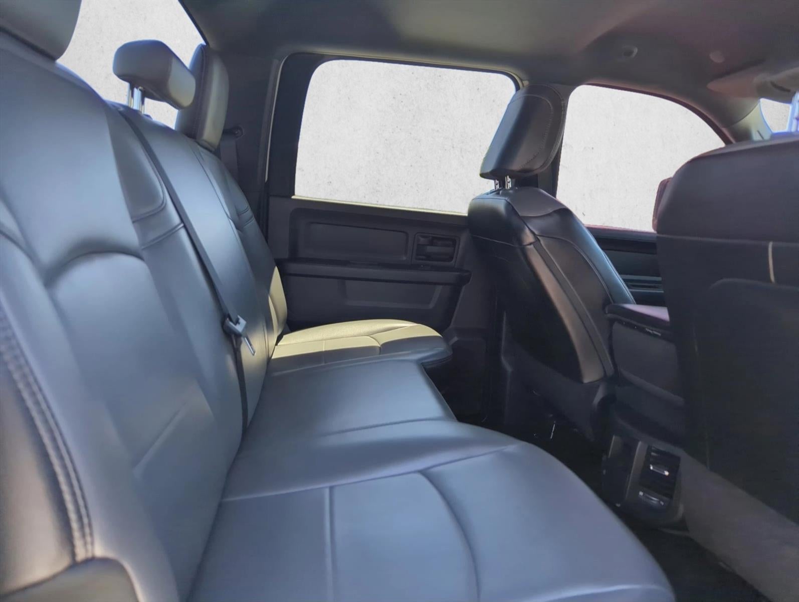 2023 RAM 3500 Tradesman 4x4 Crew Cab 8' Box
