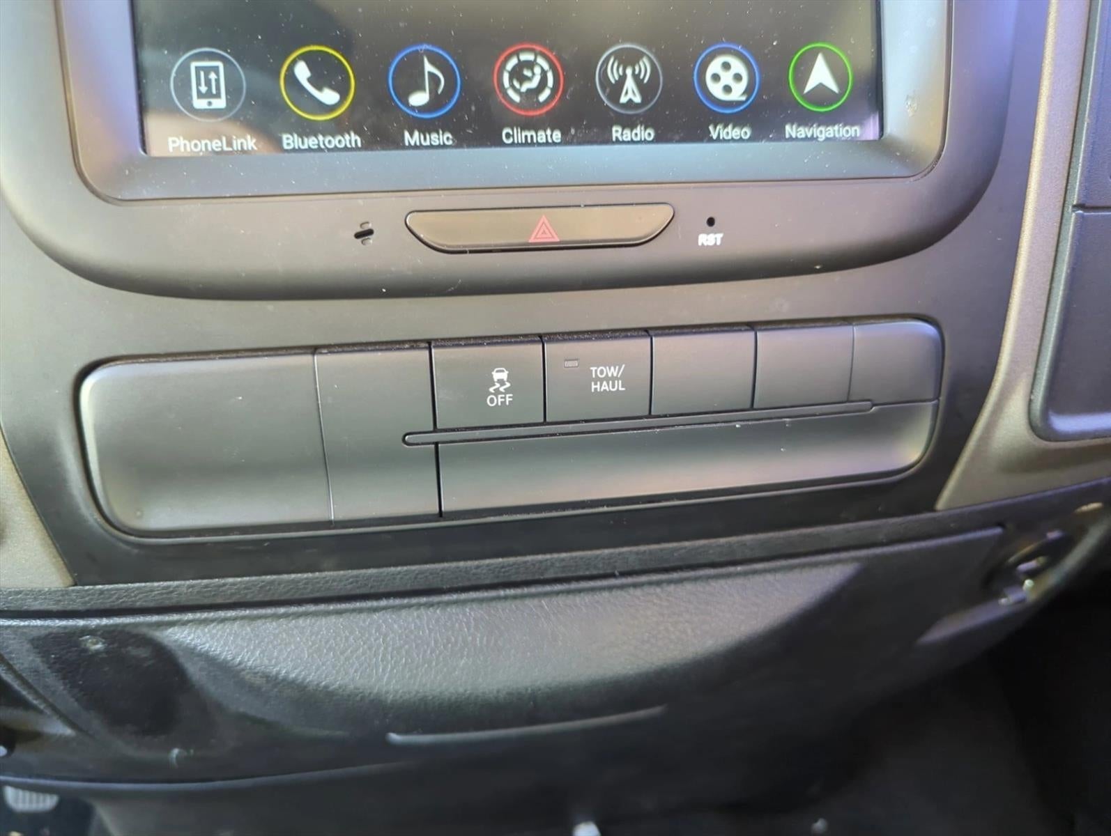 2015 RAM 1500 4WD Crew Cab 5.7 Ft Box Express