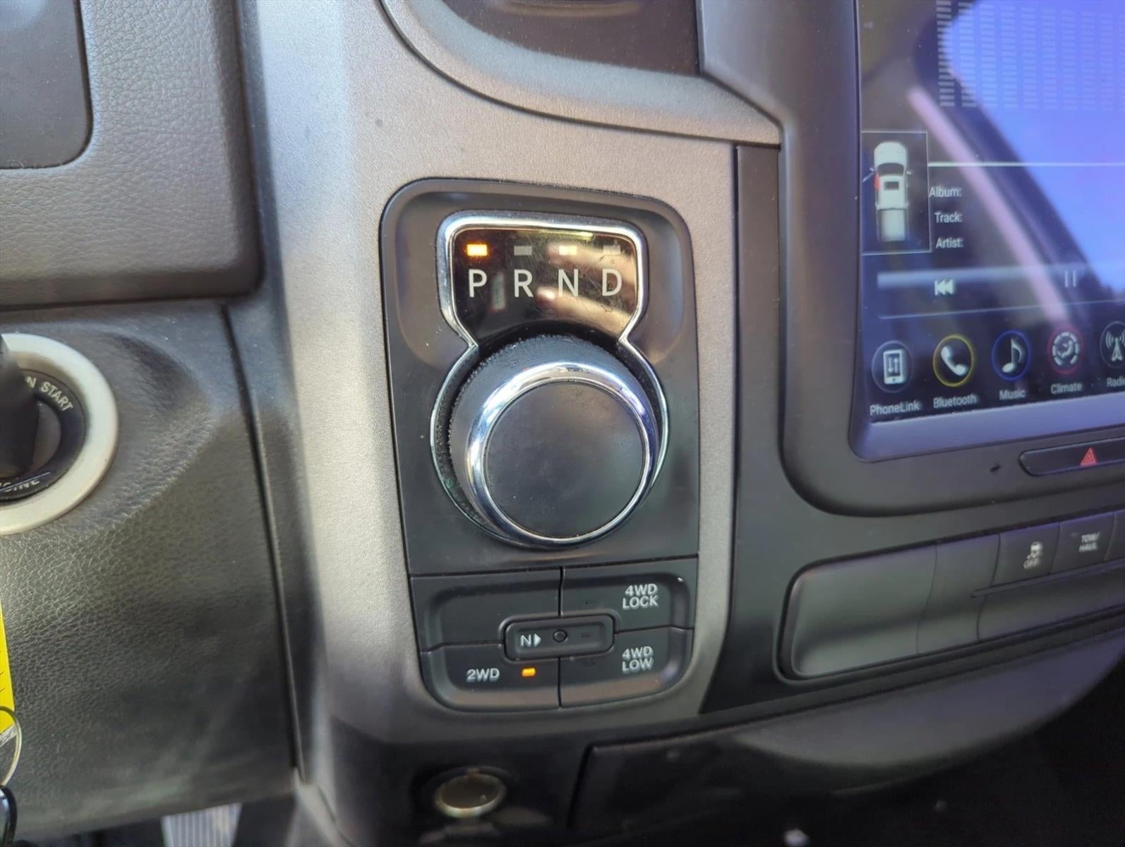 2015 RAM 1500 4WD Crew Cab 5.7 Ft Box Express