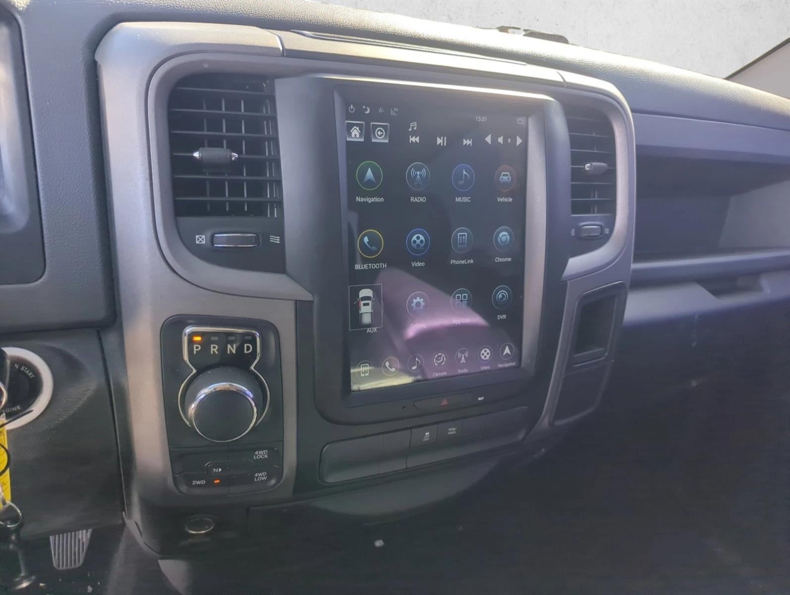 2015 RAM 1500 4WD Crew Cab 5.7 Ft Box Express