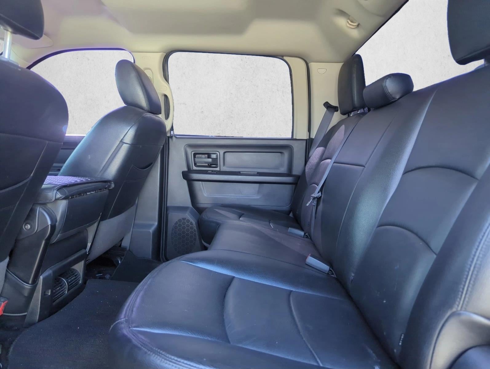 2015 RAM 1500 4WD Crew Cab 5.7 Ft Box Express