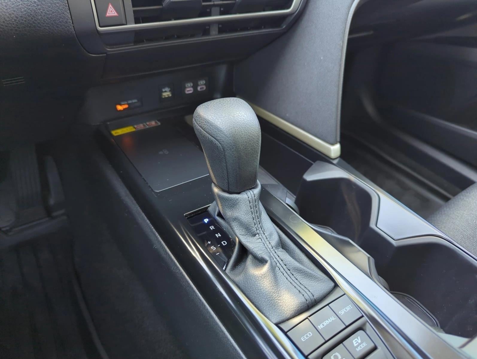 2025 Toyota Camry LE (SE)