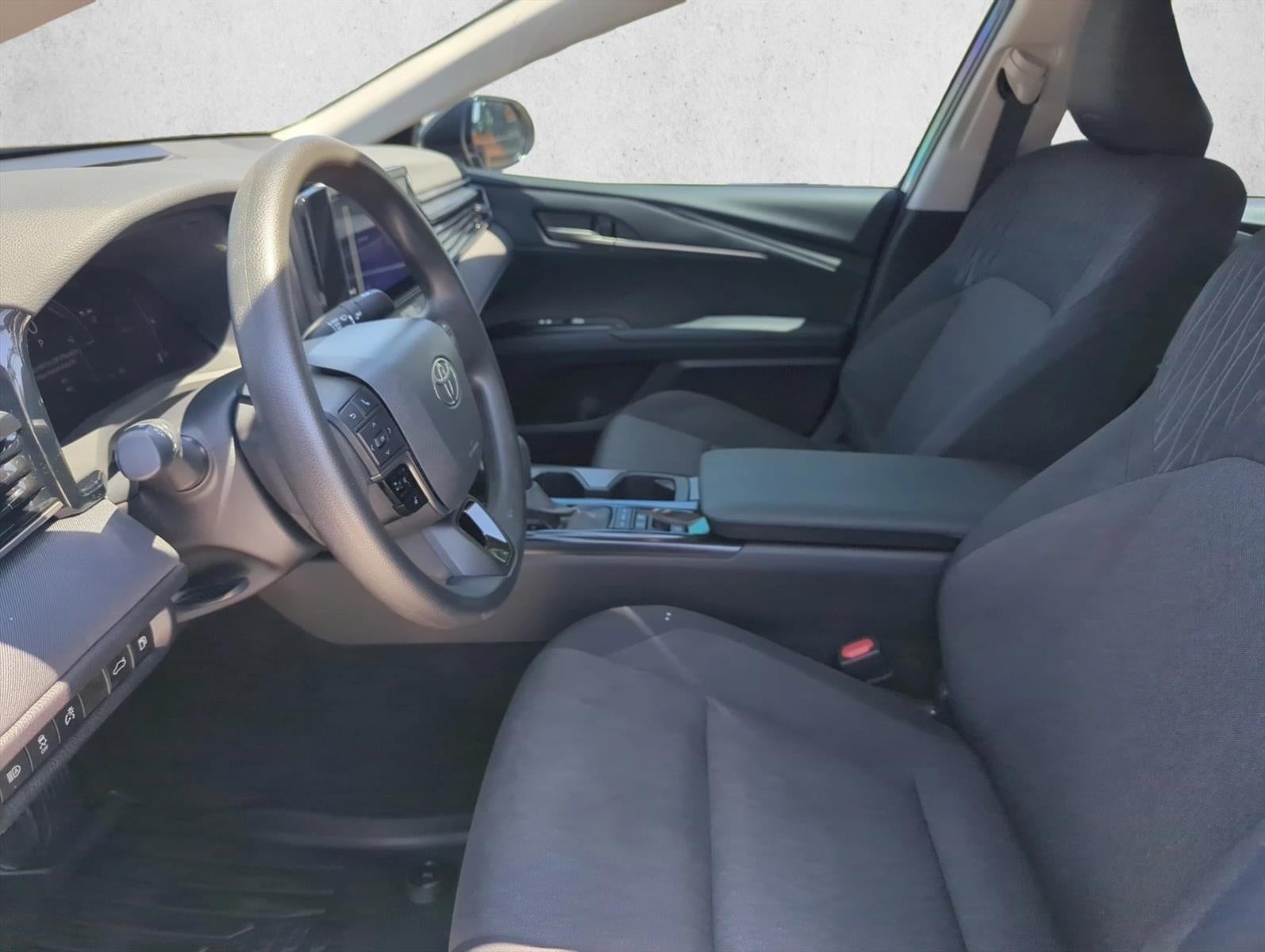 2025 Toyota Camry LE (SE)