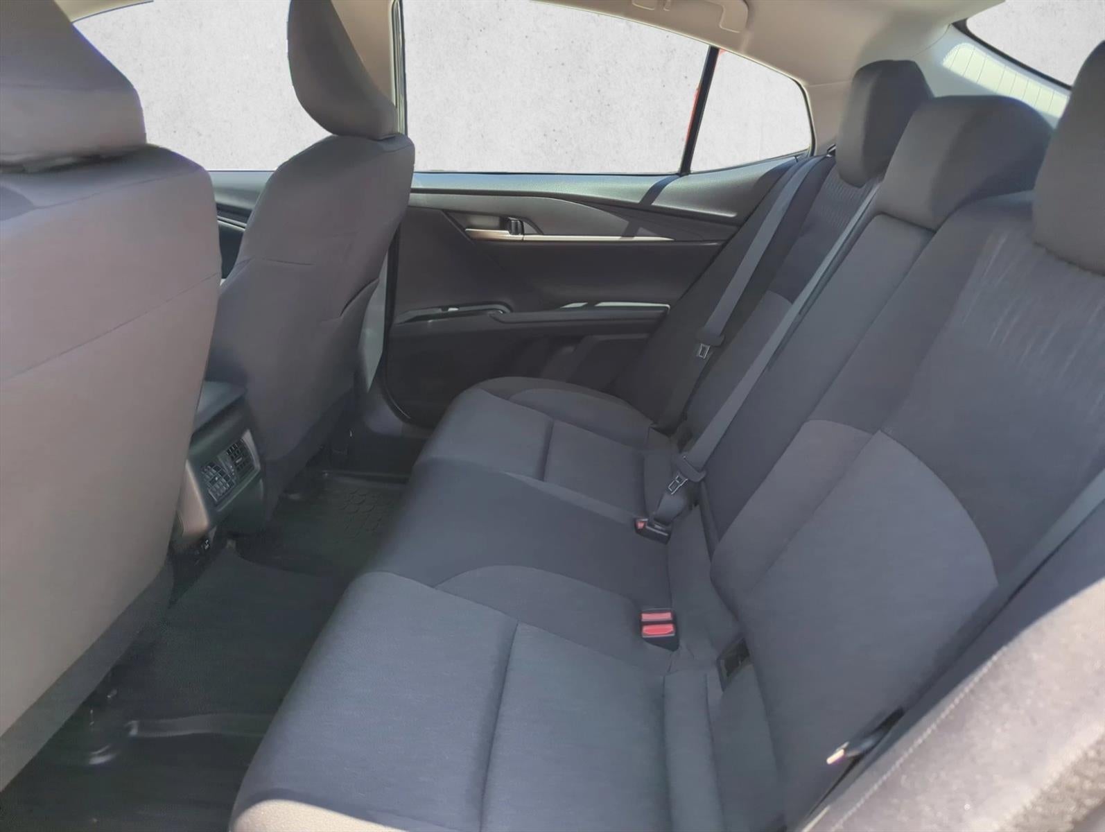 2025 Toyota Camry LE (SE)