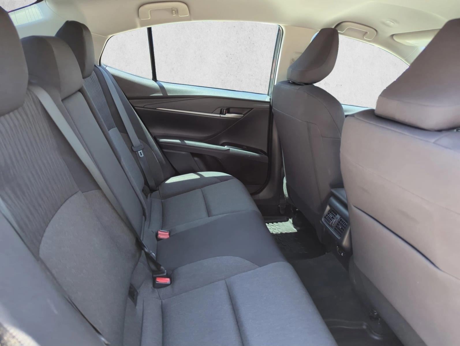 2025 Toyota Camry LE (SE)