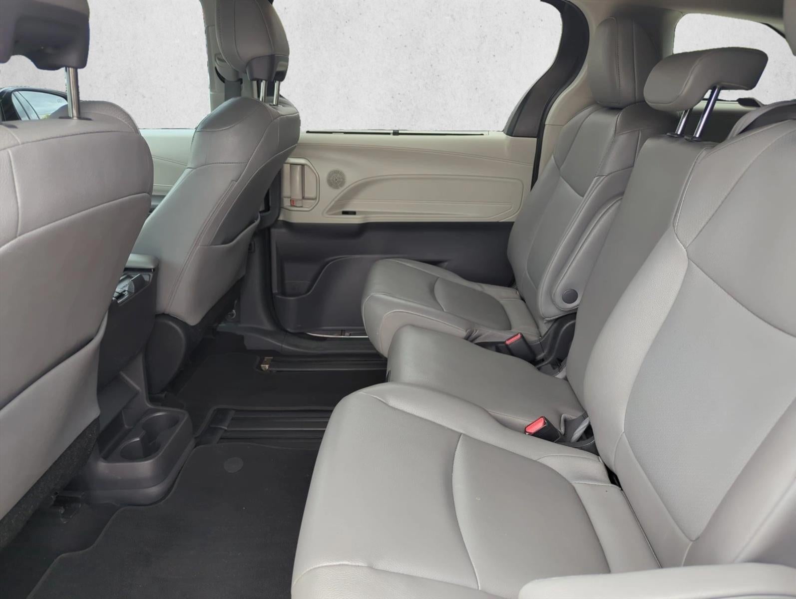 2022 Toyota Sienna XLE FWD 8-Passenger (Natl)