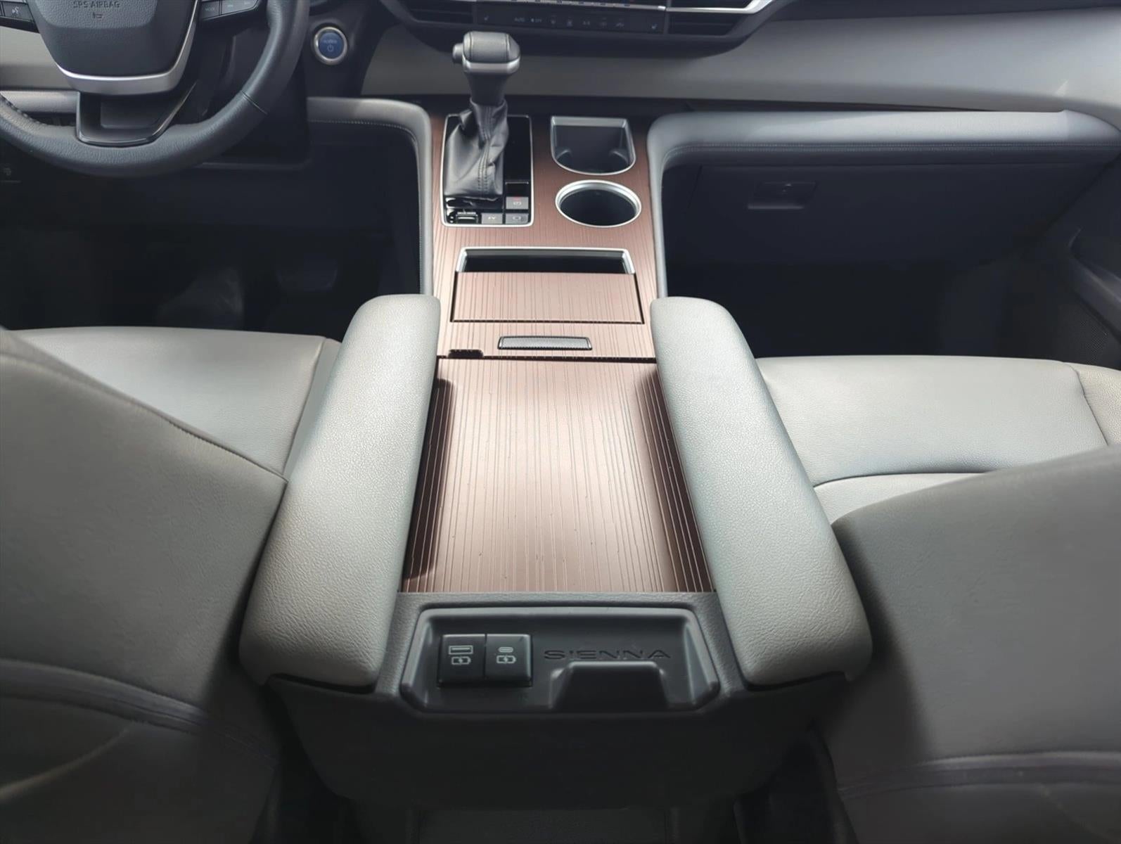 2022 Toyota Sienna XLE FWD 8-Passenger (Natl)