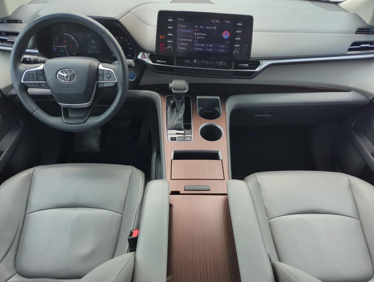 2022 Toyota Sienna XLE FWD 8-Passenger (Natl)