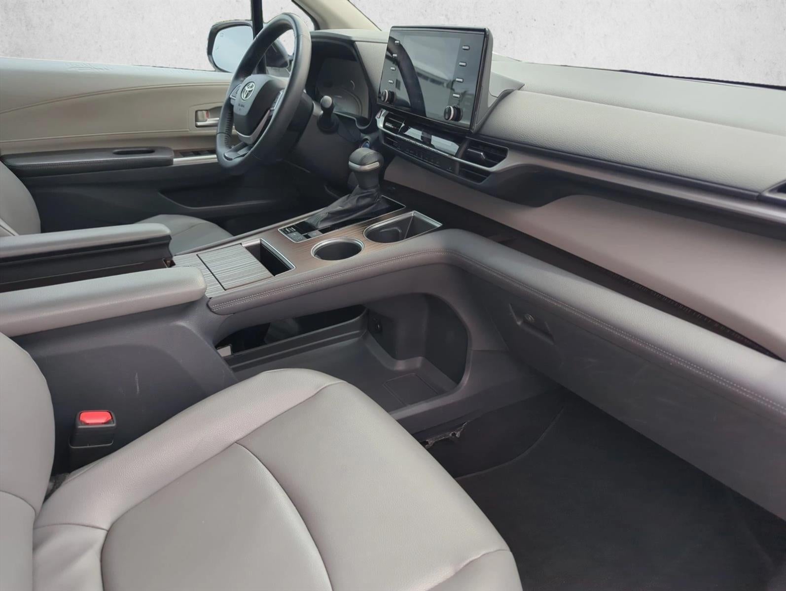 2022 Toyota Sienna XLE FWD 8-Passenger (Natl)