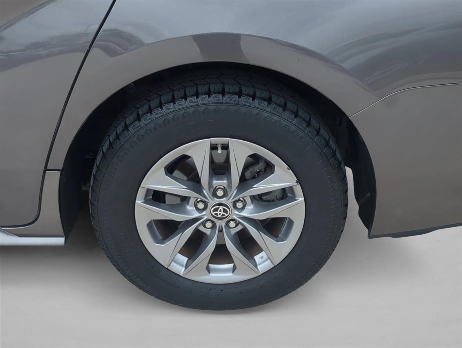2022 Toyota Sienna XLE FWD 8-Passenger (Natl)