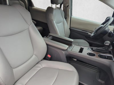 2022 Toyota Sienna XLE FWD 8-Passenger (Natl)