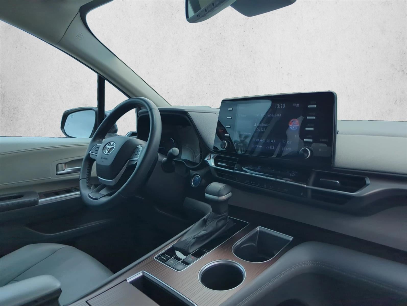 2022 Toyota Sienna XLE FWD 8-Passenger (Natl)