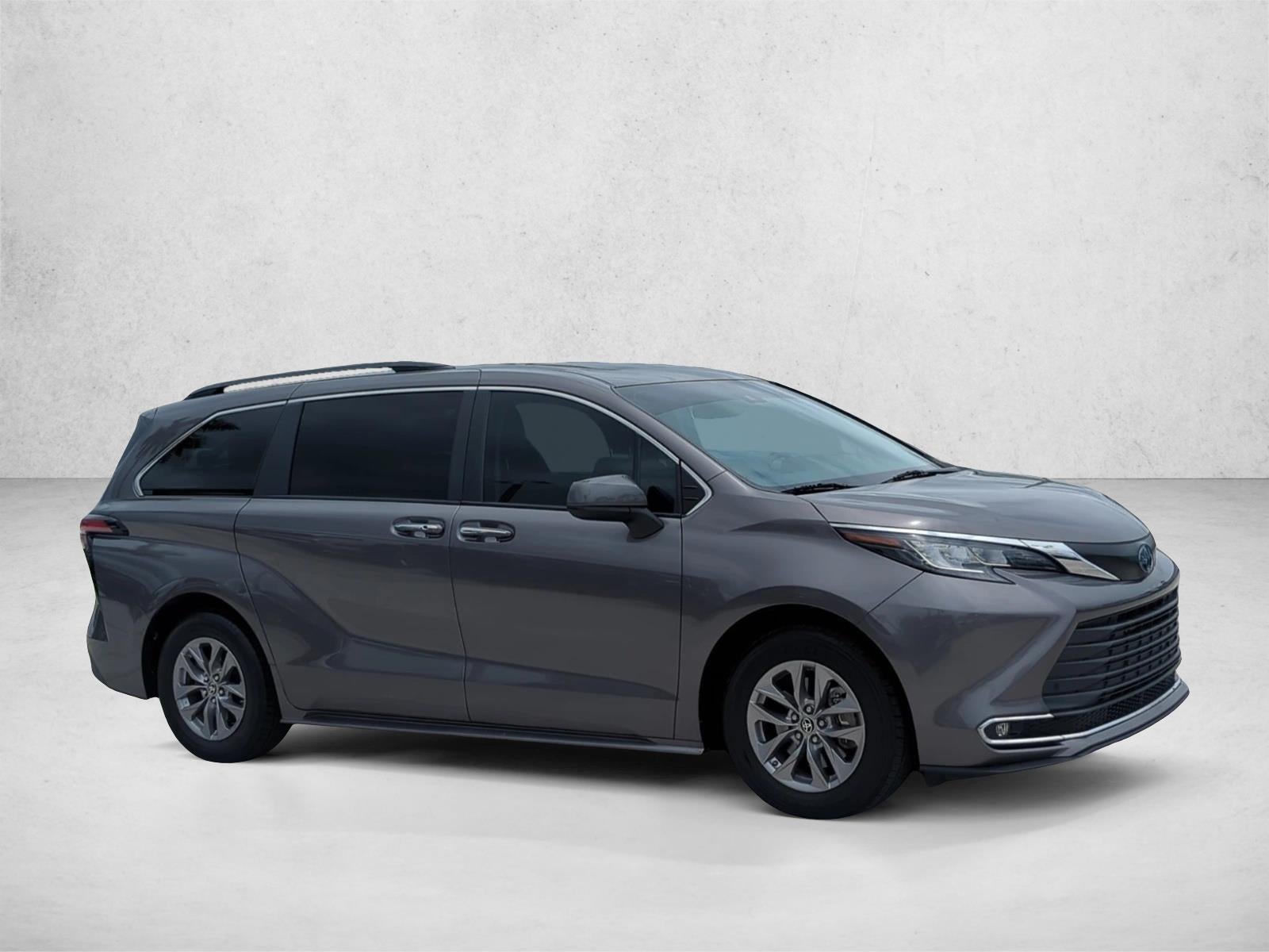 2022 Toyota Sienna XLE FWD 8-Passenger (Natl)