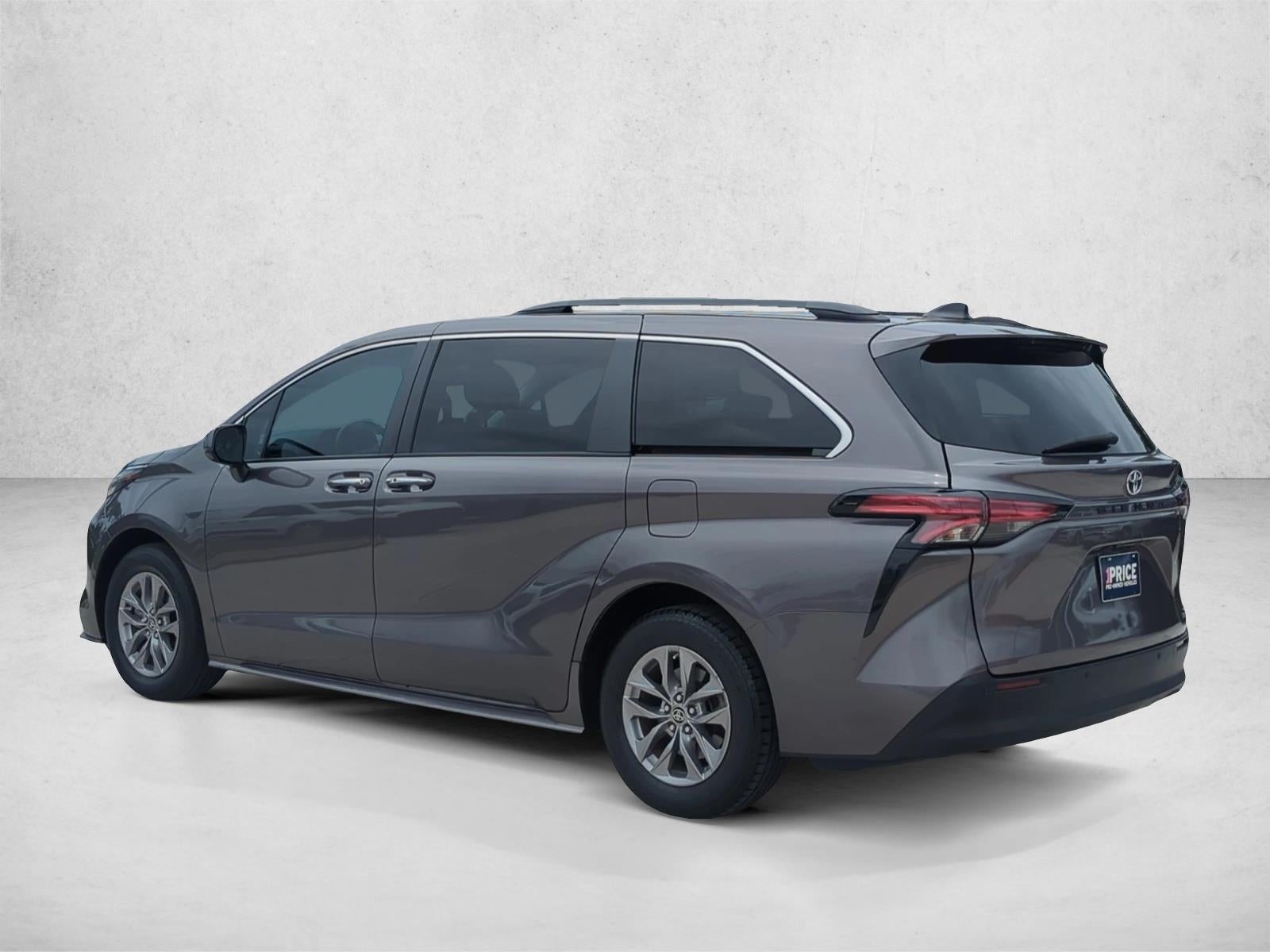 2022 Toyota Sienna XLE FWD 8-Passenger (Natl)