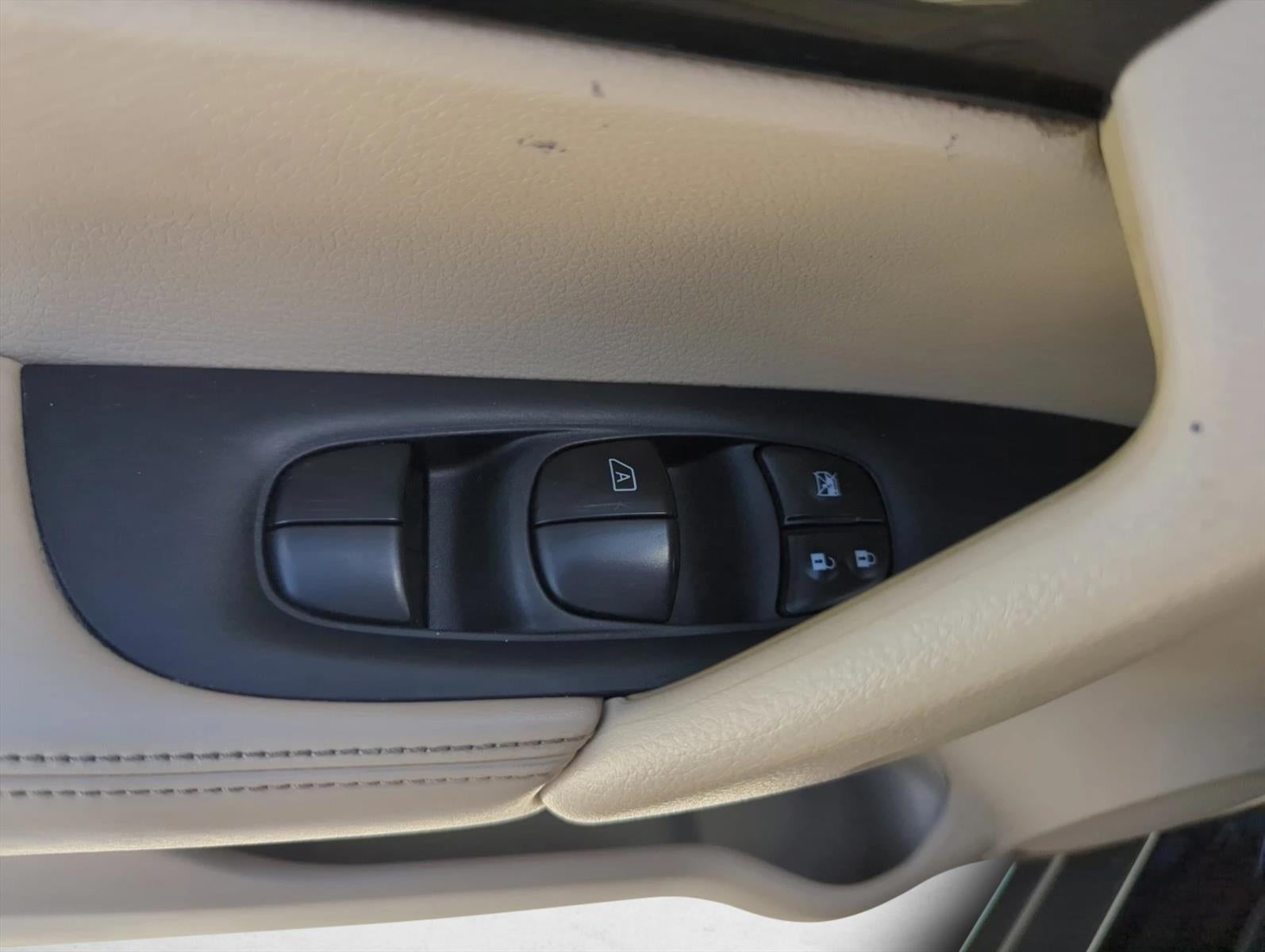 2017 Nissan Rogue FWD SV