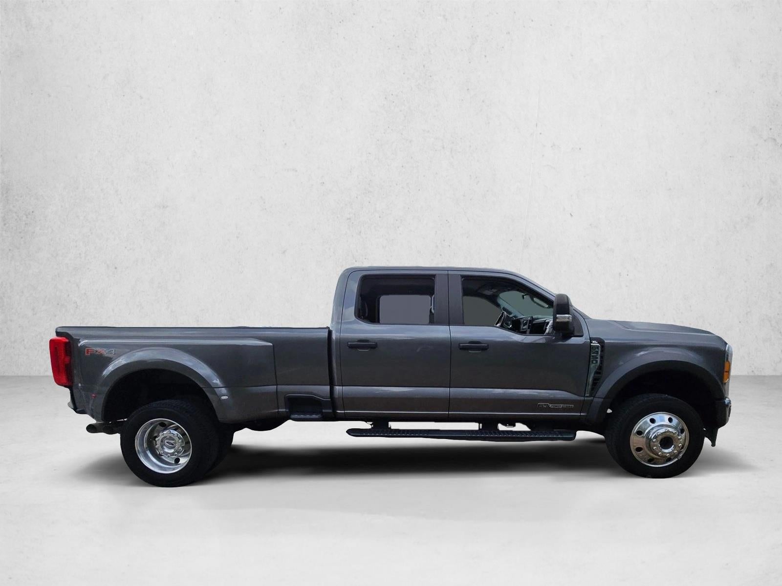 2023 Ford Super Duty F-450 DRW XL 4WD Crew Cab 8' Box