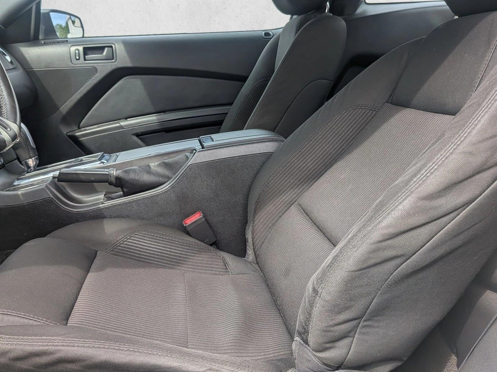 2013 Ford Mustang 2dr Cpe V6