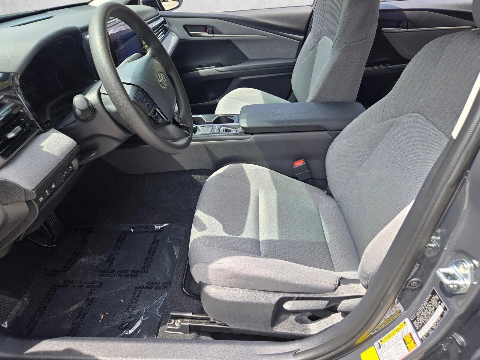 2025 Toyota Camry LE (SE)