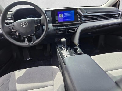 2025 Toyota Camry LE (SE)