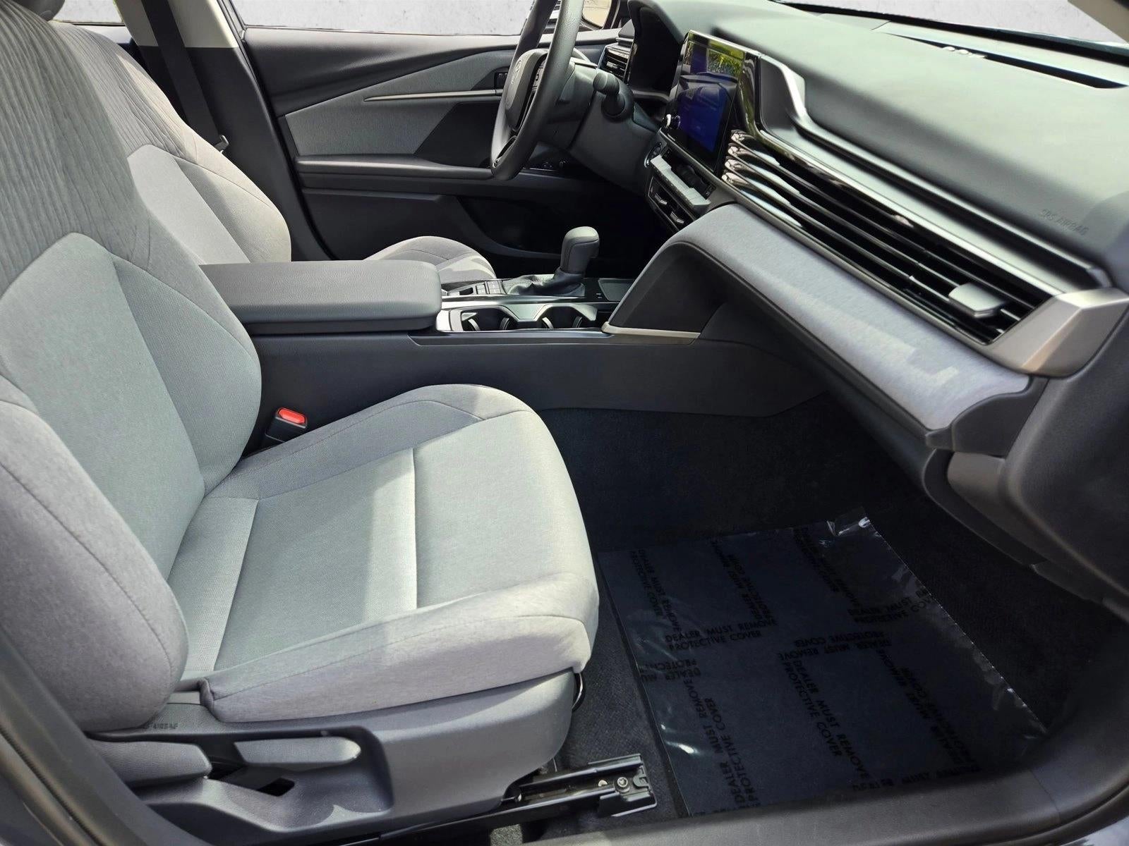 2025 Toyota Camry LE (SE)