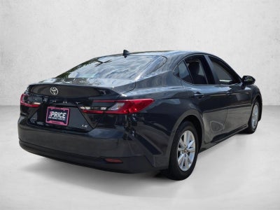 2025 Toyota Camry LE (SE)
