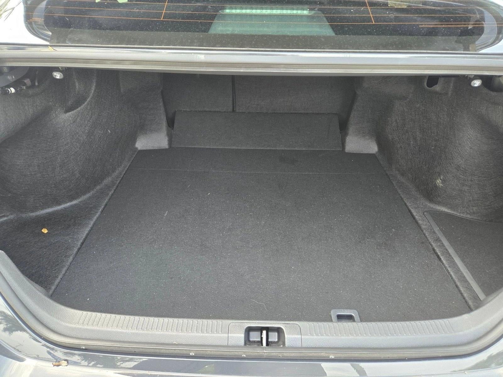 2025 Toyota Camry LE (SE)