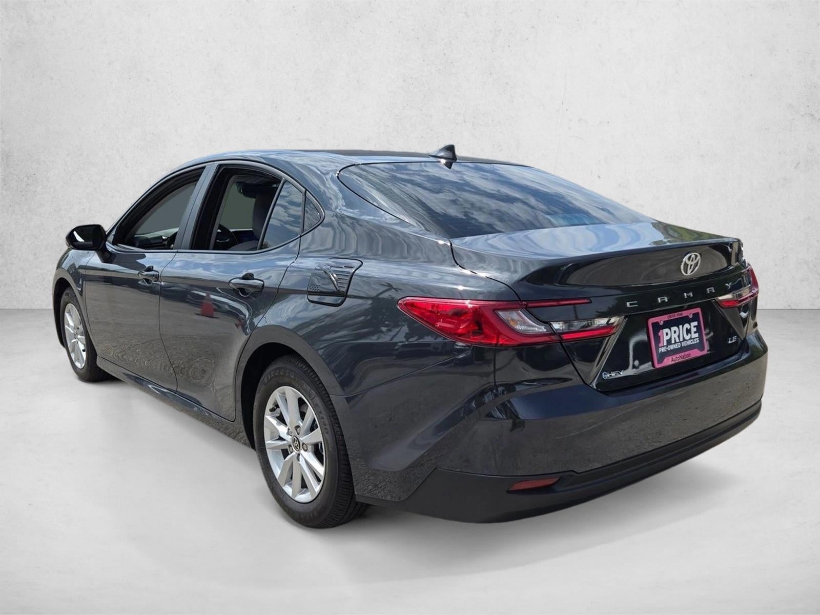 2025 Toyota Camry LE (SE)