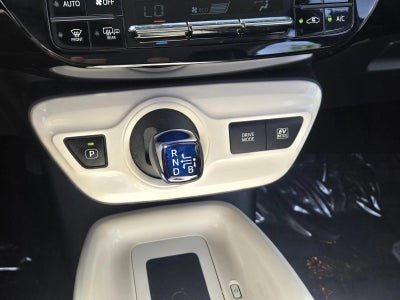 2017 Toyota Prius Three (GS)