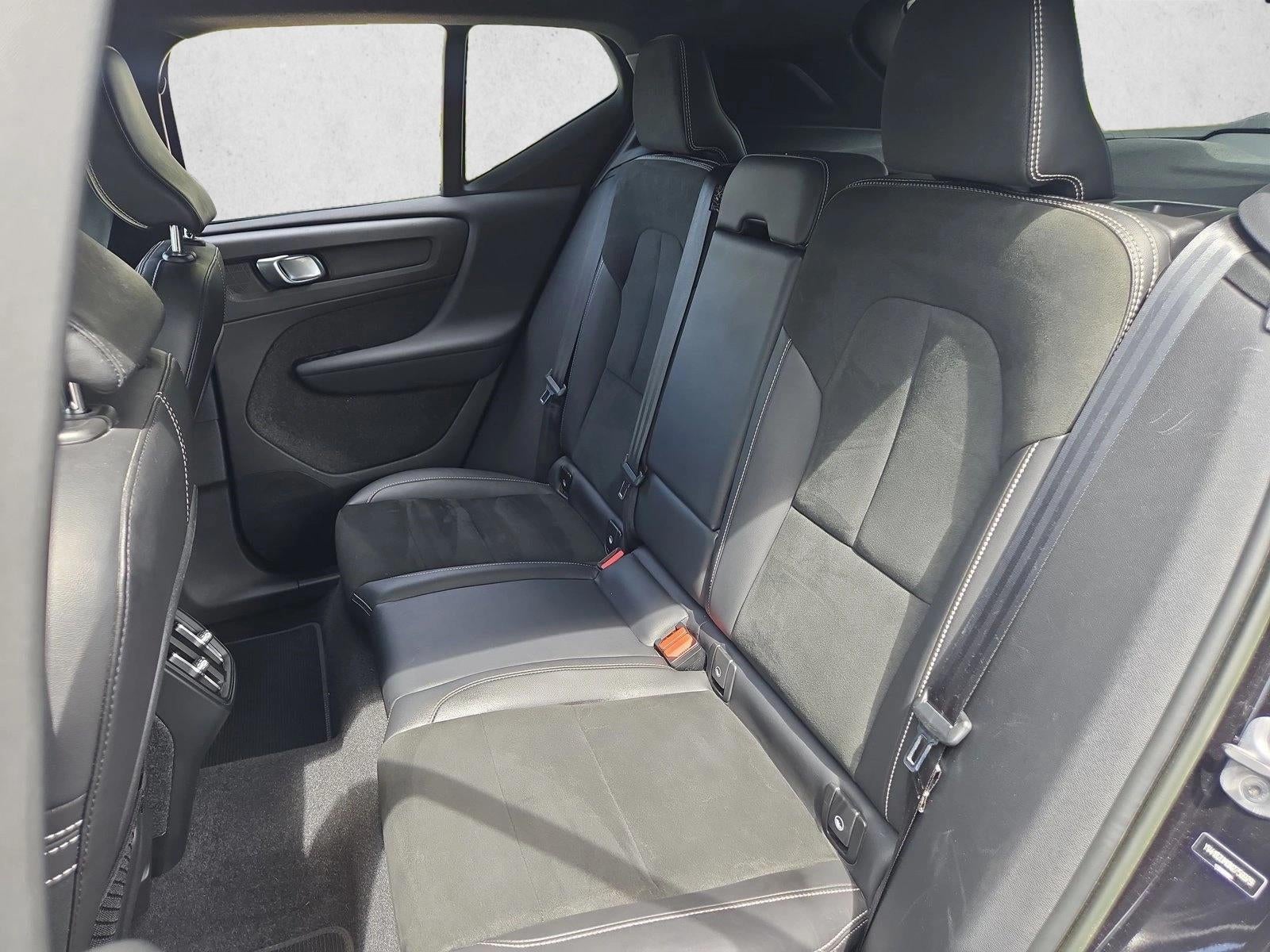 2022 Volvo XC40 T5 AWD R-Design