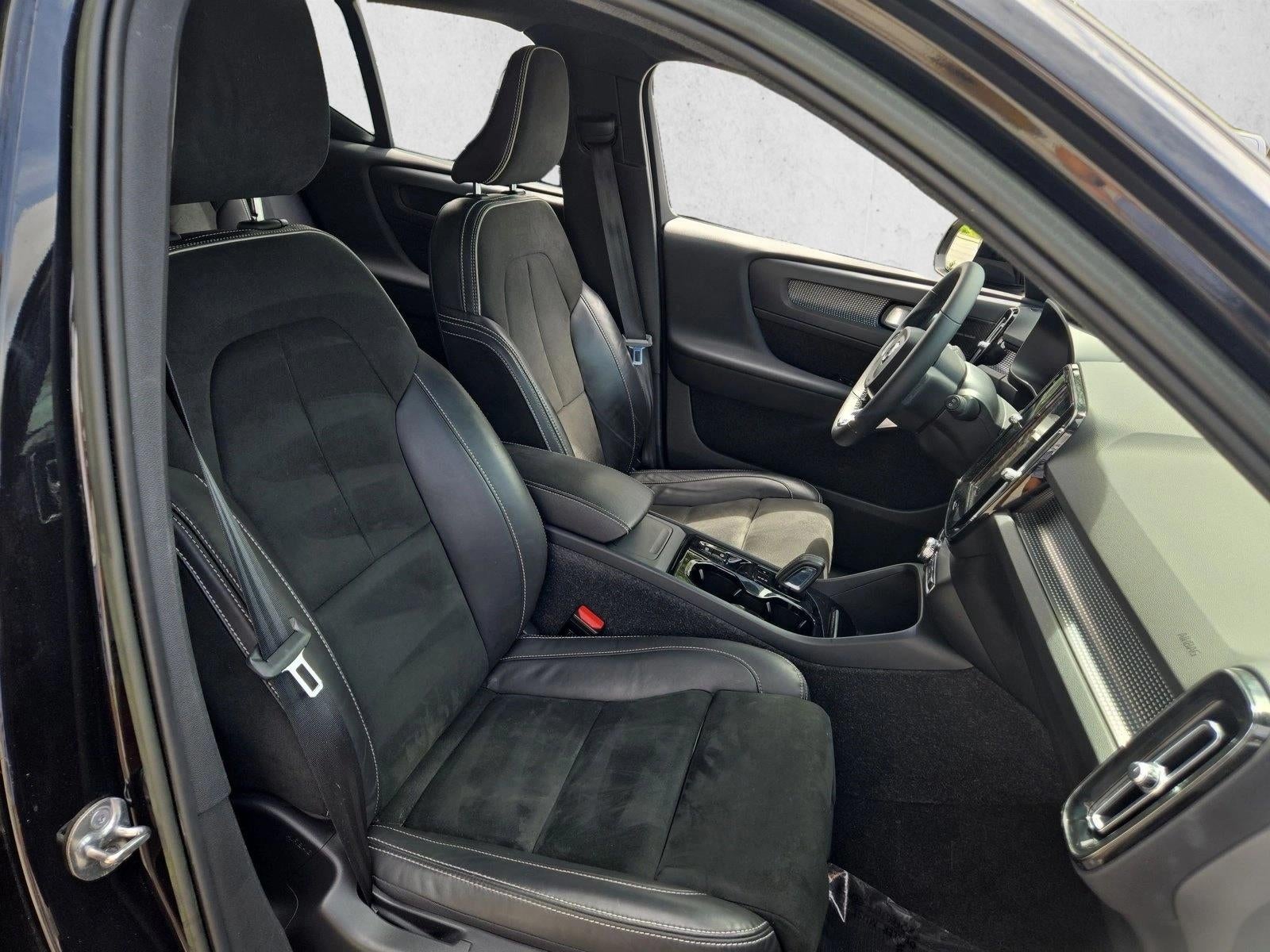 2022 Volvo XC40 T5 AWD R-Design