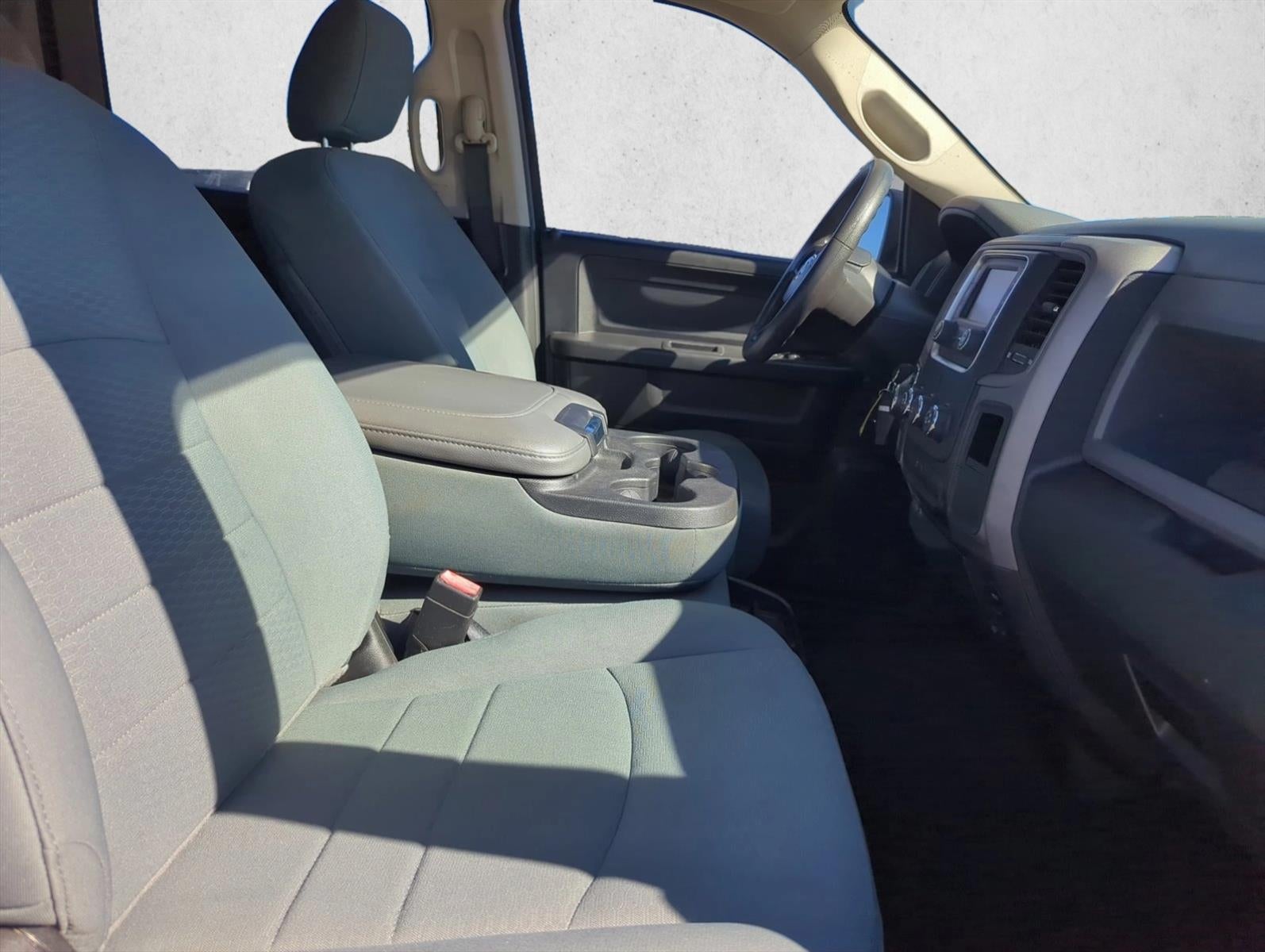 2018 RAM 1500 Express 4x2 Crew Cab 5'7" Box