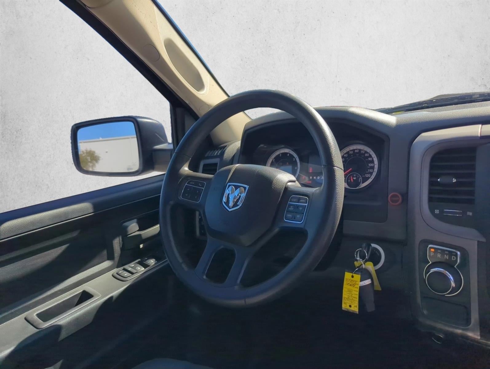 2018 RAM 1500 Express 4x2 Crew Cab 5'7" Box