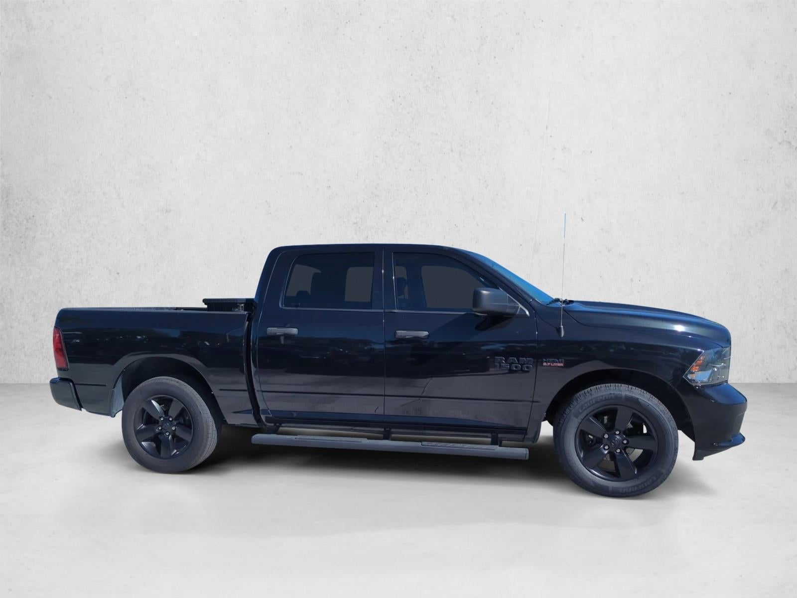 2018 RAM 1500 Express 4x2 Crew Cab 5'7" Box