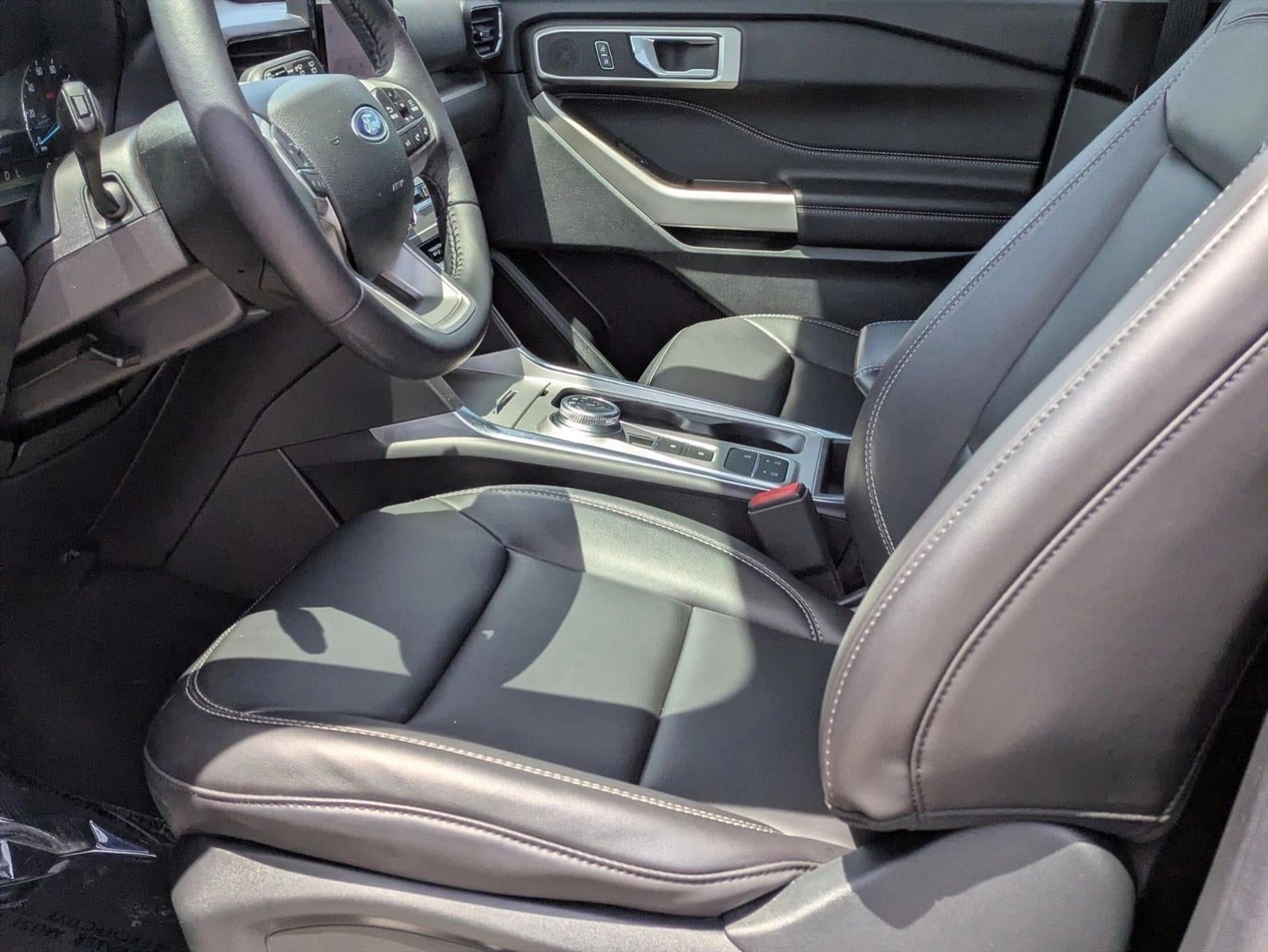 2023 Ford Explorer XLT RWD