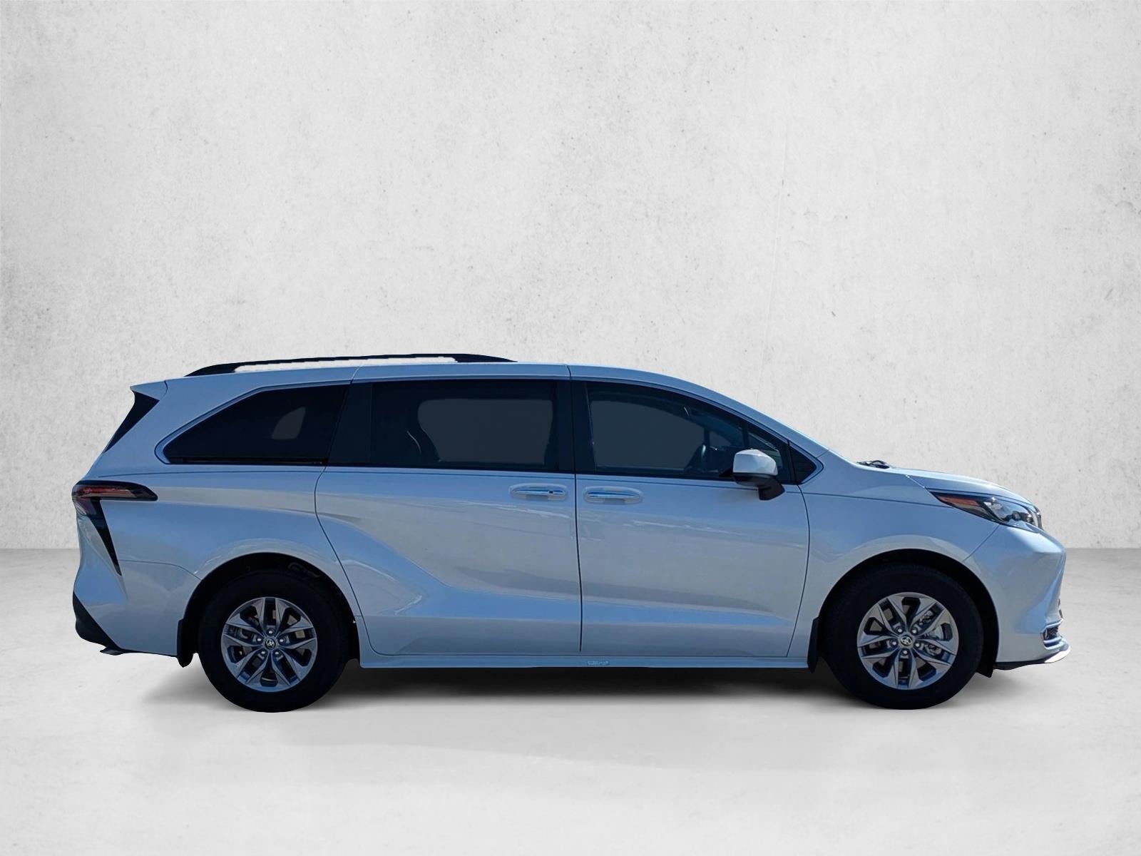 2024 Toyota Sienna XLE FWD 8-Passenger (Natl)
