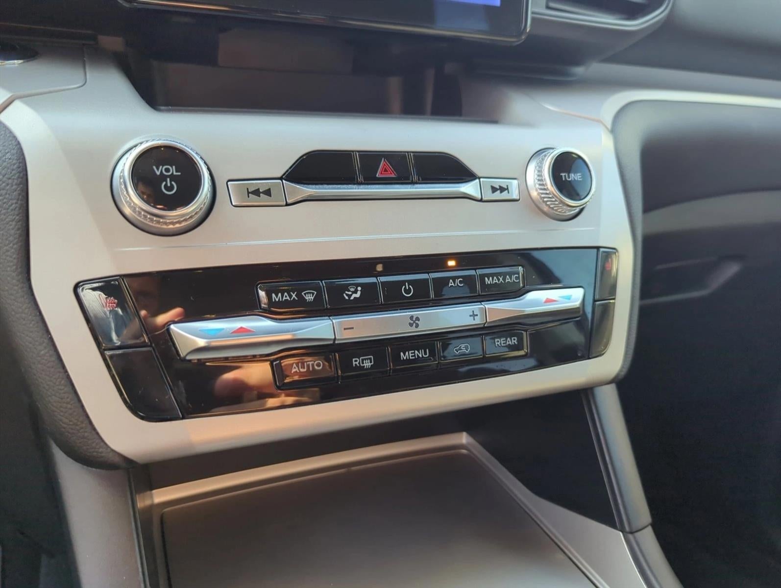 2023 Ford Explorer XLT RWD