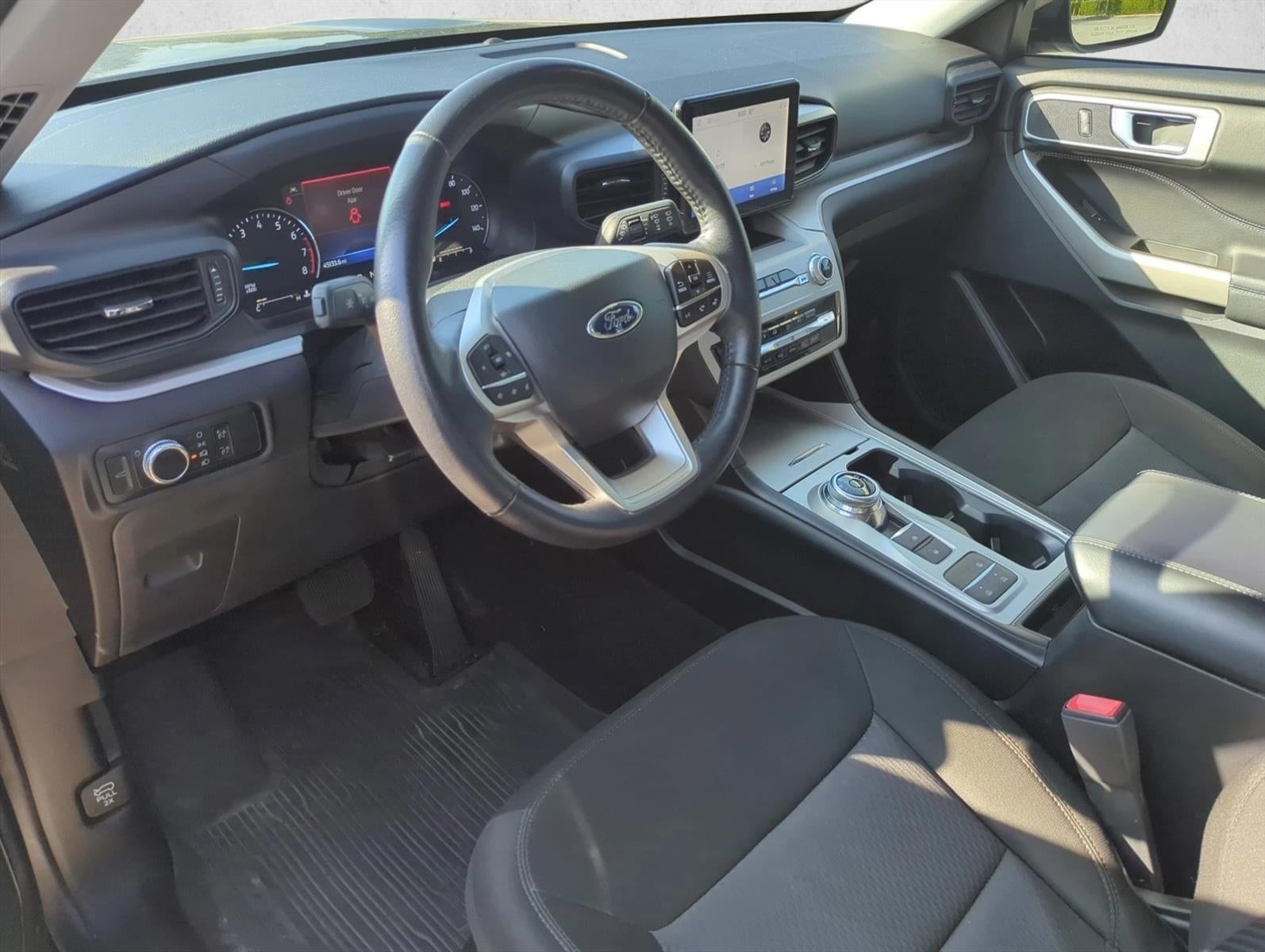 2023 Ford Explorer XLT RWD