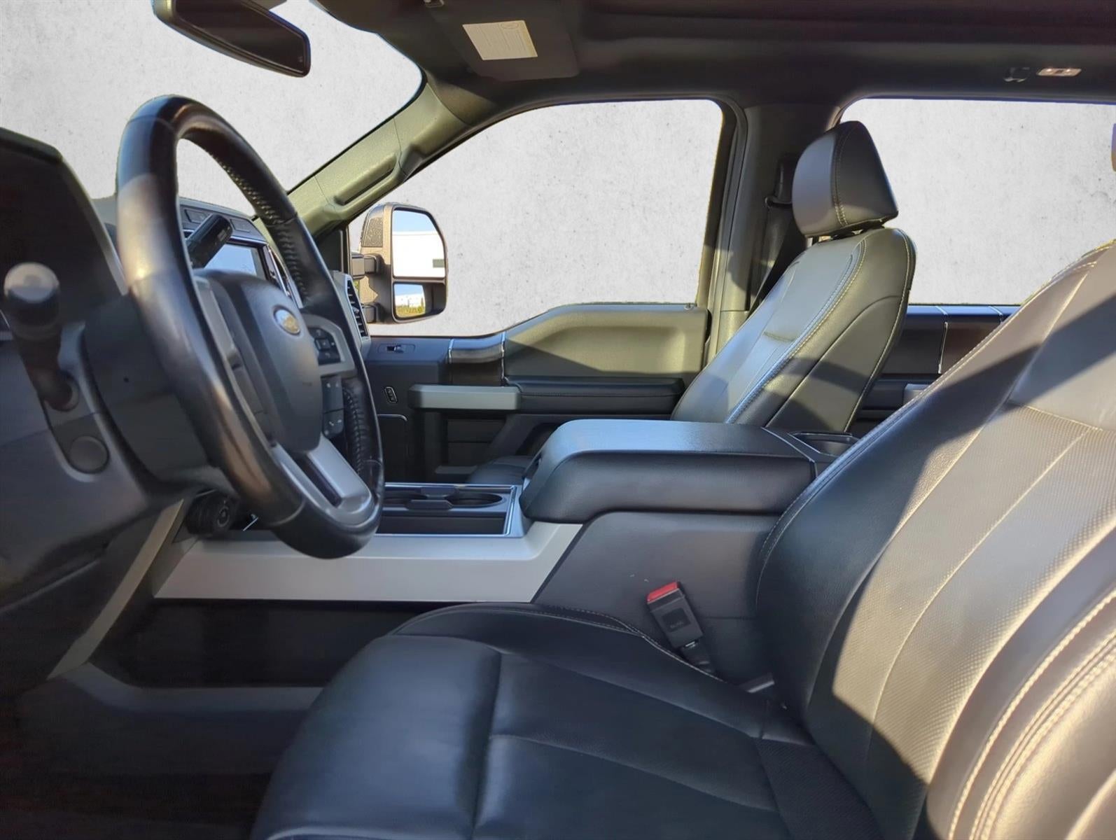 2022 Ford Super Duty F-250 SRW LARIAT 4WD Crew Cab 6.75' Box