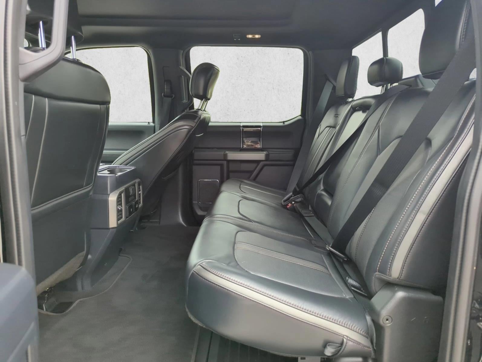 2022 Ford Super Duty F-450 DRW Platinum 4WD Crew Cab 8' Box