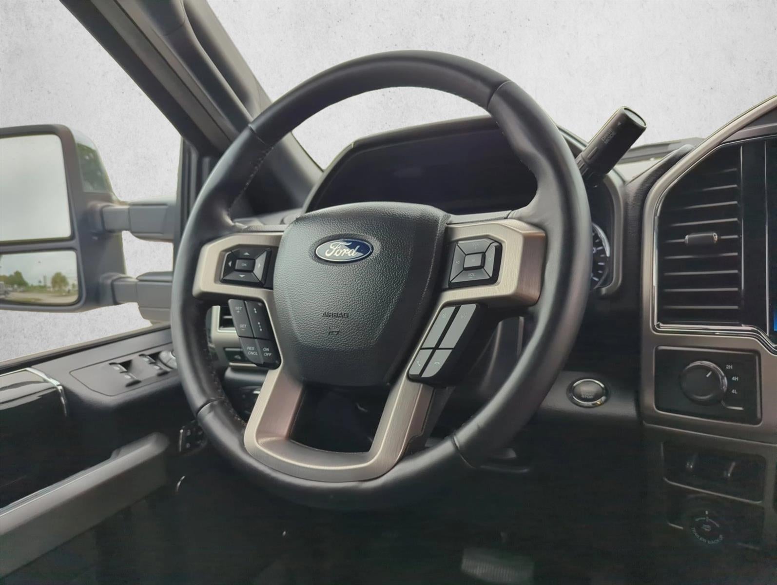 2022 Ford Super Duty F-450 DRW Platinum 4WD Crew Cab 8' Box