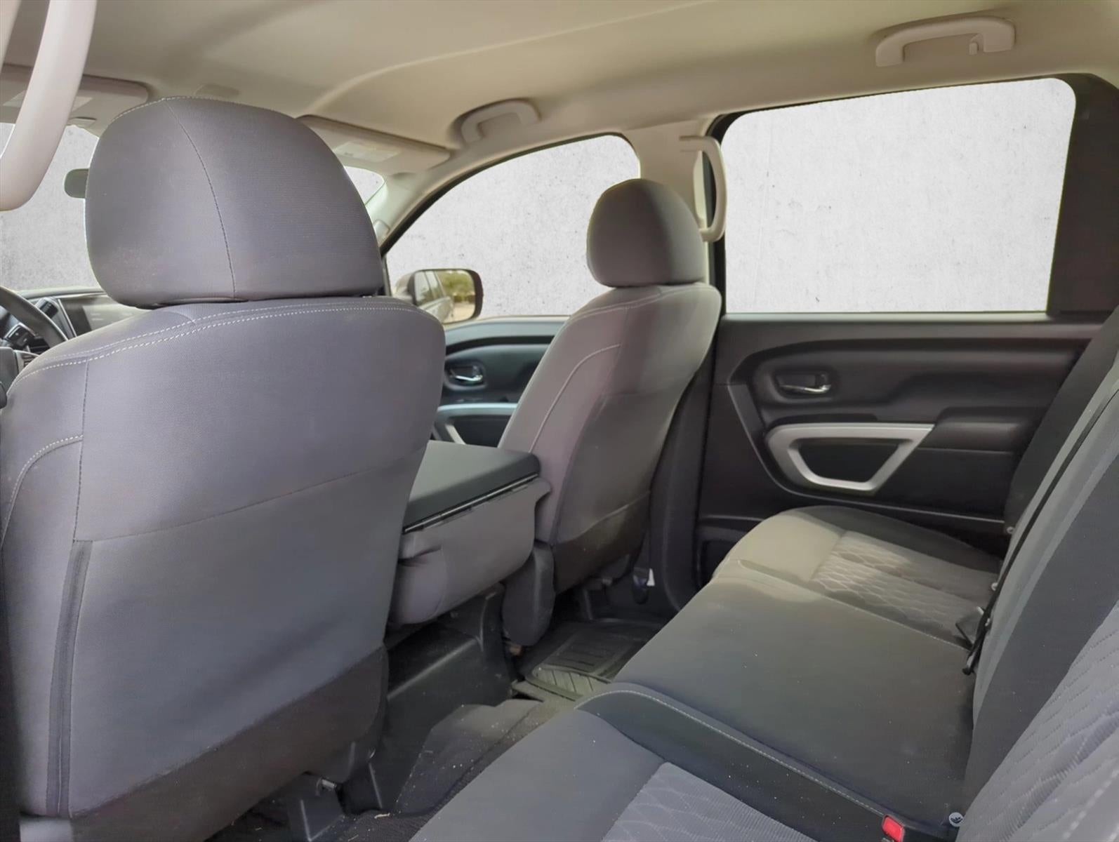 2024 Nissan Titan 4x2 Crew Cab SV