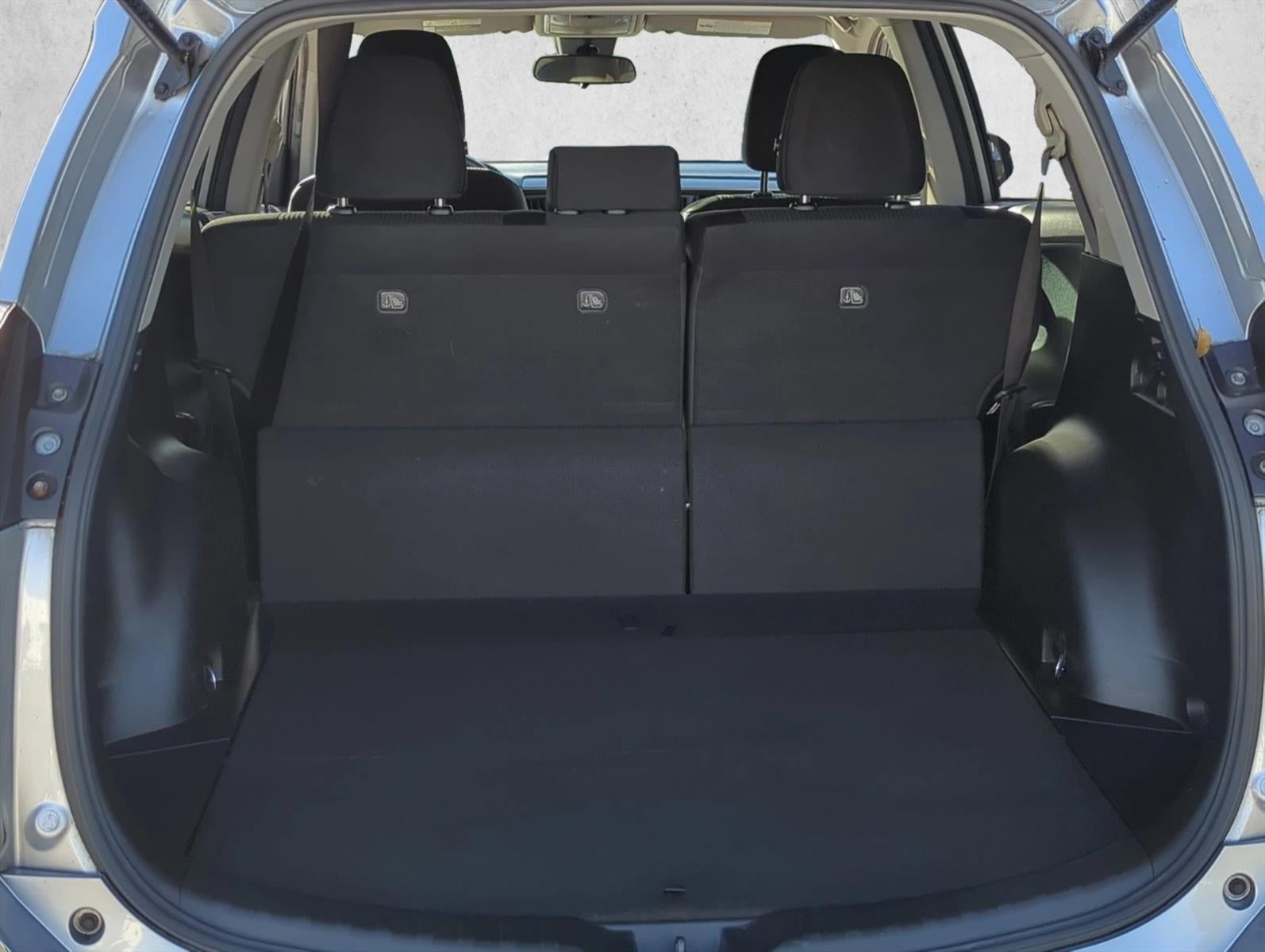 2018 Toyota RAV4 LE FWD (GS)