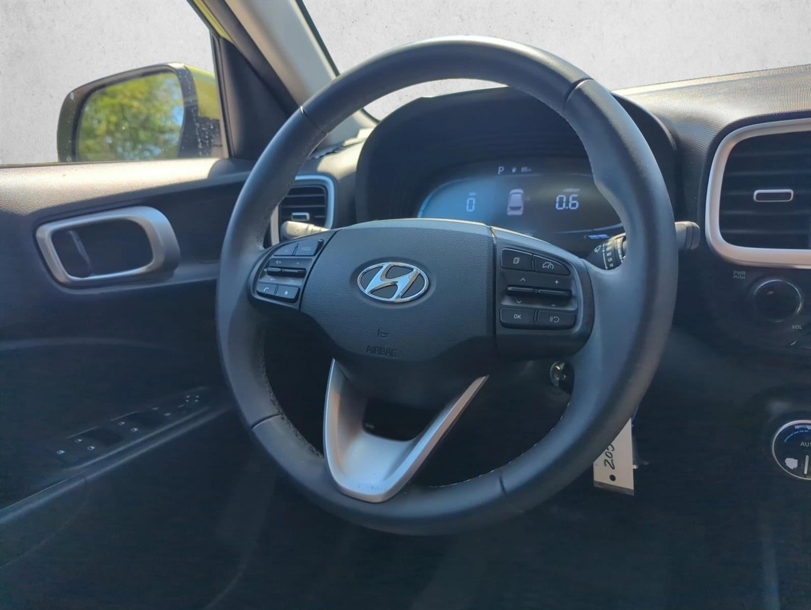 2023 Hyundai VENUE SEL IVT