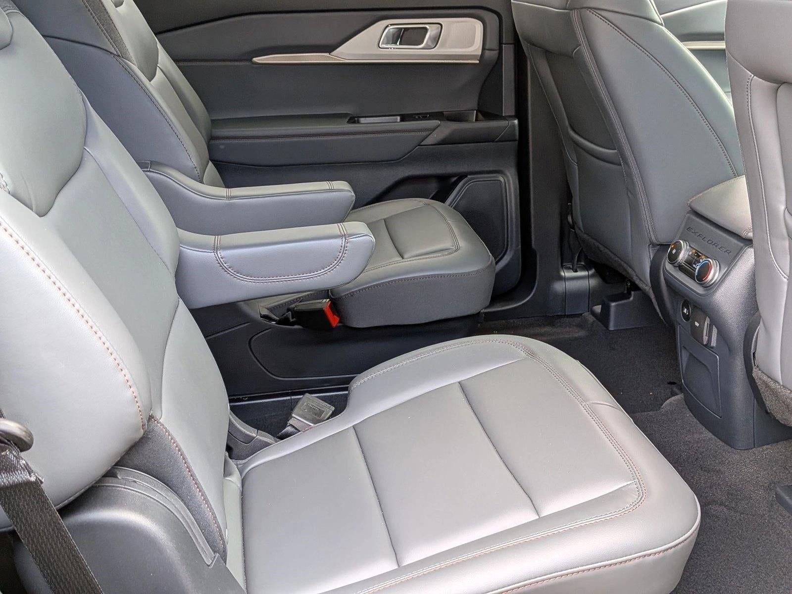2026 Ford Explorer Active w/200A Pkg RWD