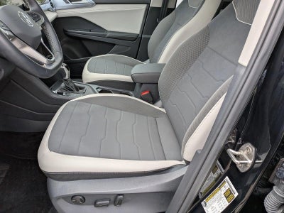2025 Volkswagen Taos SE FWD
