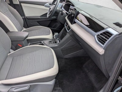2025 Volkswagen Taos SE FWD