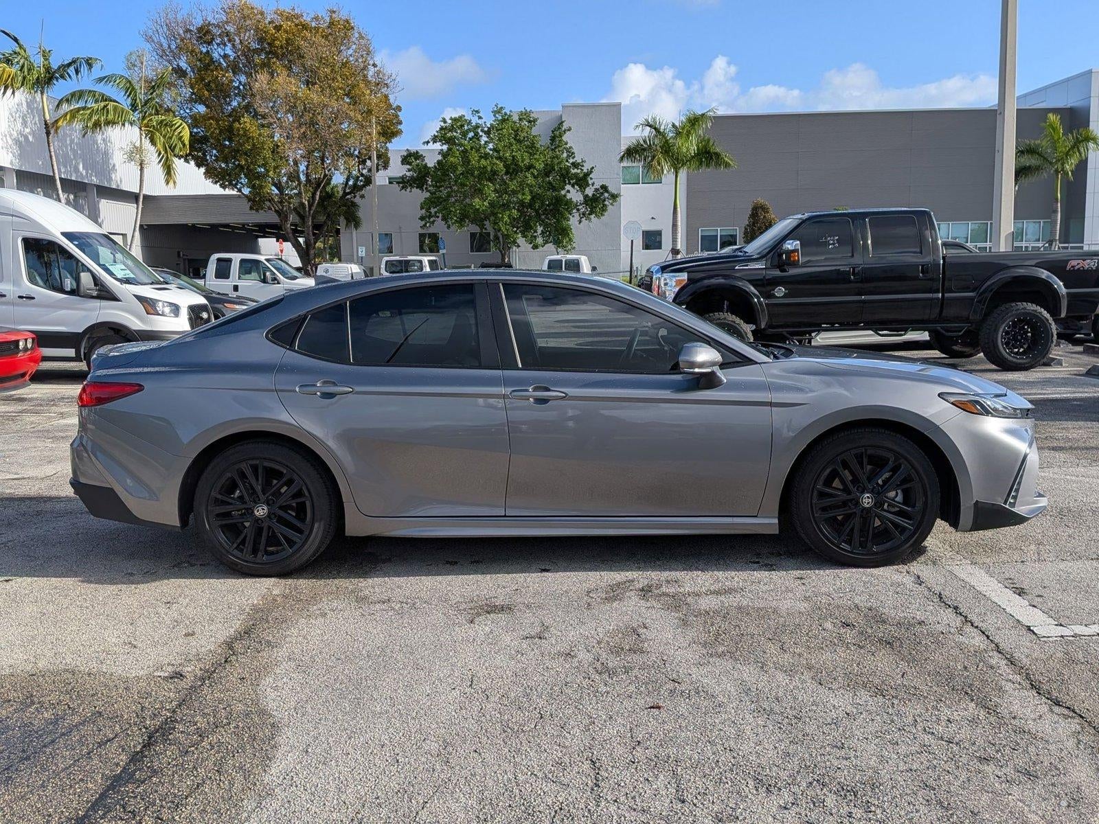 2025 Toyota Camry SE (SE)