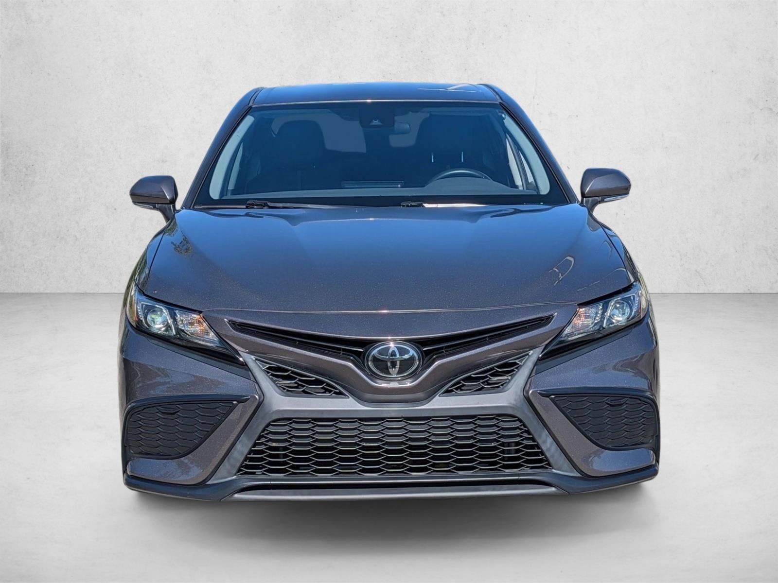 2022 Toyota Camry SE Auto (SE)